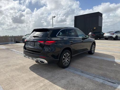 2025 Mercedes-Benz GLC 300 Base