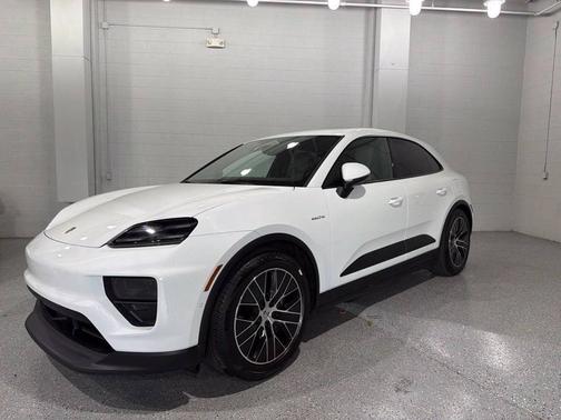 White 2025 Porsche Macan