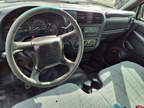 2002 Chevrolet S-10 Base