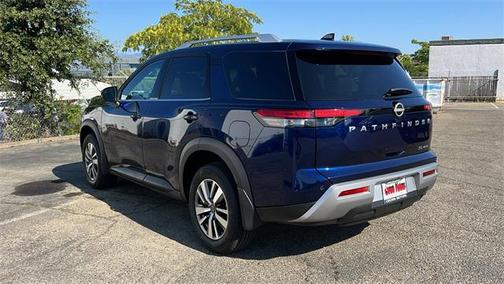 2025 Nissan Pathfinder SL 4WD