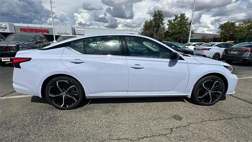 2025 Nissan Altima SR FWD