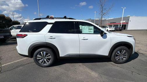 2026 Nissan Pathfinder SL