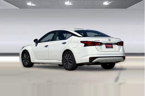 Glacier White 2025 Nissan Altima SV FWD