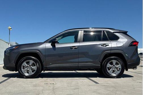 2022 Toyota RAV4 Hybrid XLE
