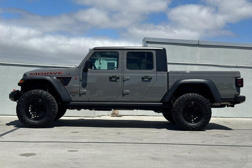 Sting-Gray Clearcoat 2023 Jeep Gladiator Mojave 4x4