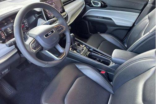 Bright White Clearcoat 2025 Jeep Compass Limited