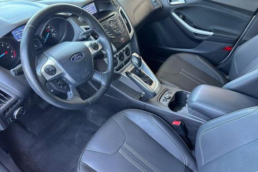Ingot Silver Metallic 2014 Ford Focus SE
