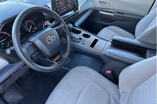 2024 Toyota Sienna LE