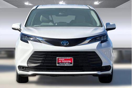 2024 Toyota Sienna LE