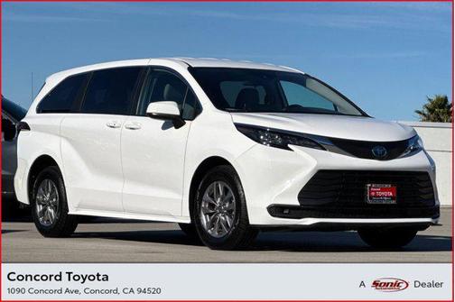 2024 Toyota Sienna LE