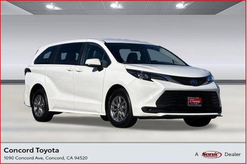 2024 Toyota Sienna LE