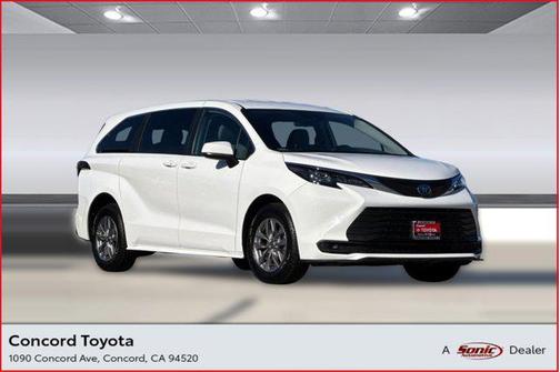 2024 Toyota Sienna LE