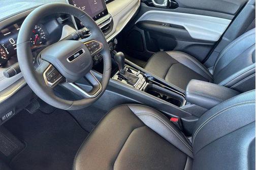 Silver Zynith Metallic Clearcoat 2025 Jeep Compass Limited