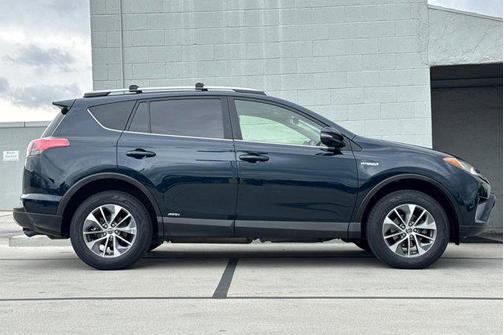 2018 Toyota RAV4 Hybrid LE