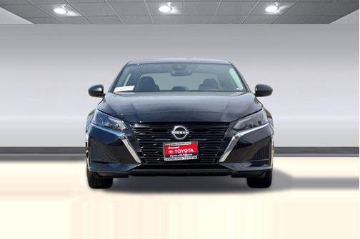 Super Black 2025 Nissan Altima SV FWD