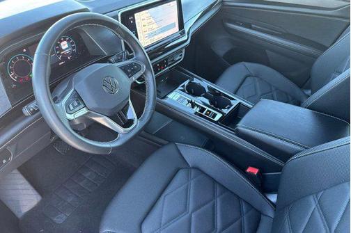 2025 Volkswagen Atlas Cross Sport 2.0T SE w/Technology