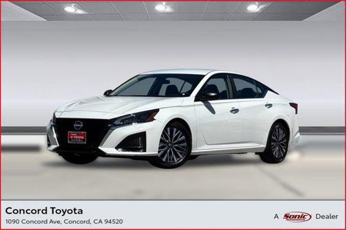 Glacier White 2025 Nissan Altima SV FWD
