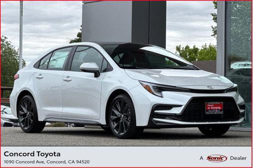 Wind Chill Pearl/Midnight Black Metallic 2026 Toyota Corolla XSE