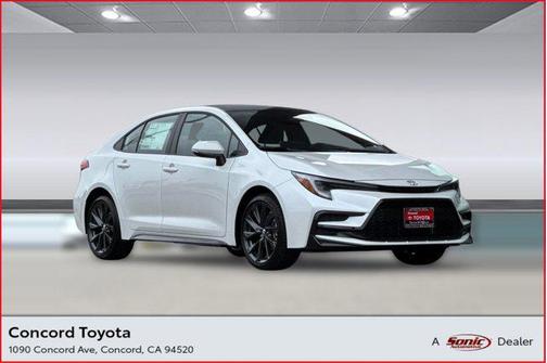 Wind Chill Pearl/Midnight Black Metallic 2026 Toyota Corolla XSE