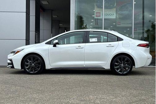 Wind Chill Pearl/Midnight Black Metallic 2026 Toyota Corolla XSE