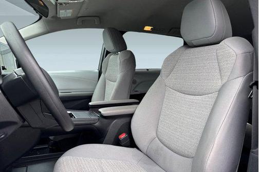 2025 Toyota Sienna LE