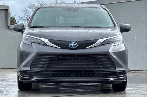 2025 Toyota Sienna LE
