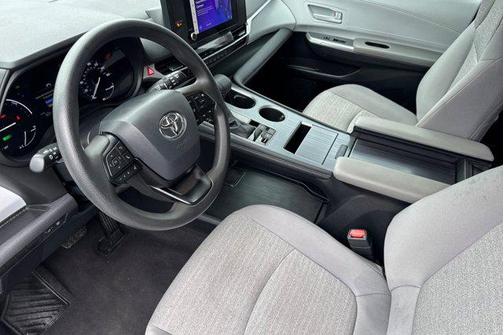 2025 Toyota Sienna LE