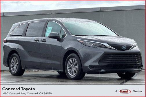 2025 Toyota Sienna LE