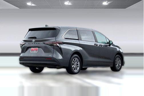 2025 Toyota Sienna LE