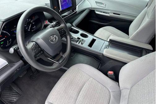 2025 Toyota Sienna LE