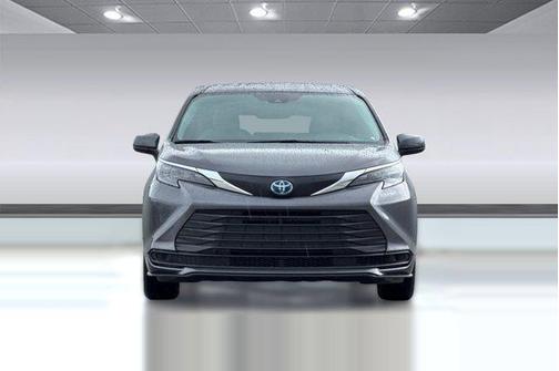 2025 Toyota Sienna LE