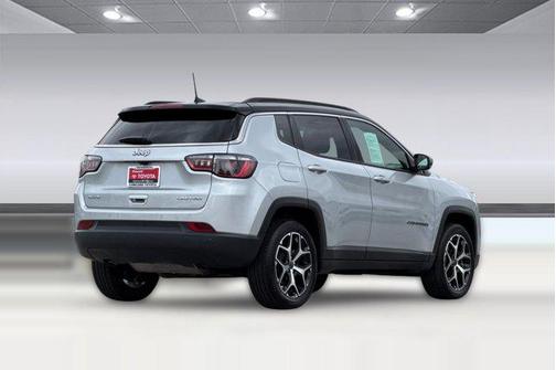Silver Zynith Metallic Clearcoat 2025 Jeep Compass Limited
