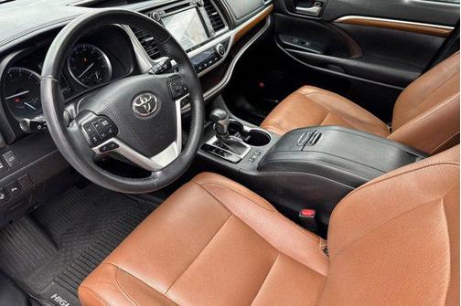 2019 Toyota Highlander Limited Platinum