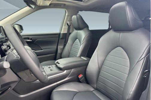 Heavy Metal 2026 Toyota Highlander Hybrid XLE