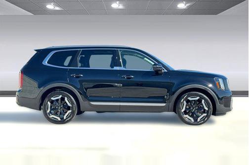 Ebony Black 2023 Kia Telluride S