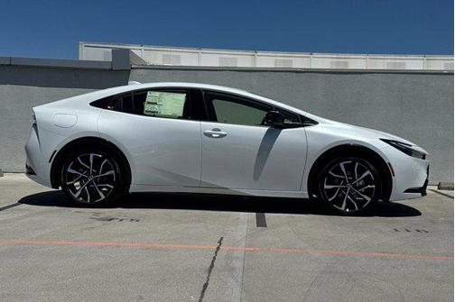 2025 Toyota Prius L