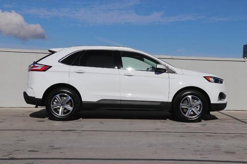 Photo 4 of 38 of 2022 Ford Edge SEL