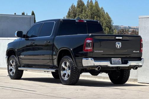 Diamond Black Crystal Pearlcoat 2019 RAM 1500 Laramie