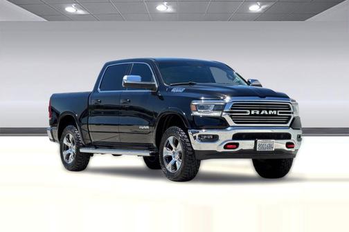 Diamond Black Crystal Pearlcoat 2019 RAM 1500 Laramie