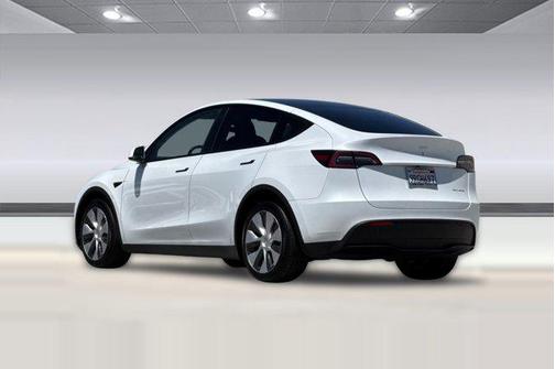 Pearl White Multi-Coat 2023 Tesla Model Y Long Range Dual Motor All-Wheel Drive