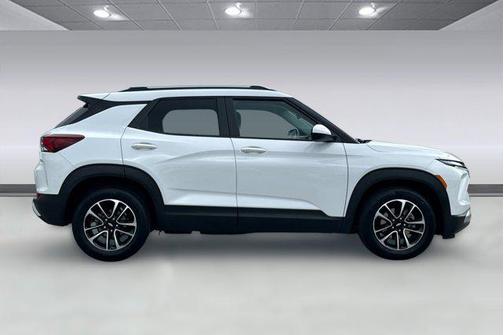 Summit White 2025 Chevrolet Trailblazer LT