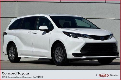 2025 Toyota Sienna LE