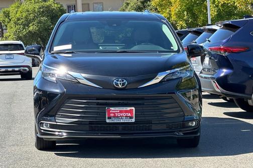 Midnight Black Metallic 2026 Toyota Sienna XLE