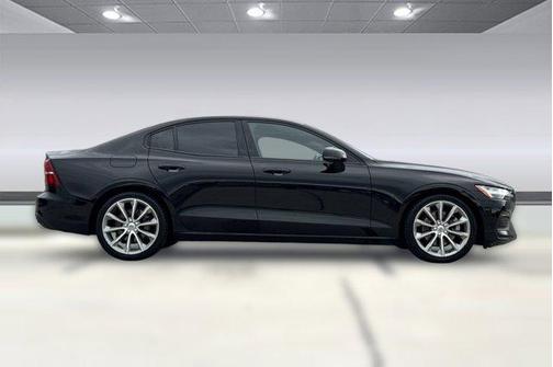 2020 Volvo S60 T5 Momentum