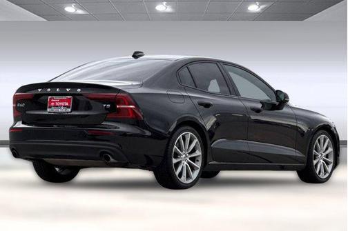 2020 Volvo S60 T5 Momentum