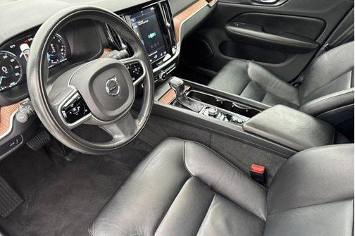 2020 Volvo S60 T5 Momentum