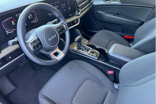 Snow White Pearl 2023 Kia Sportage LX
