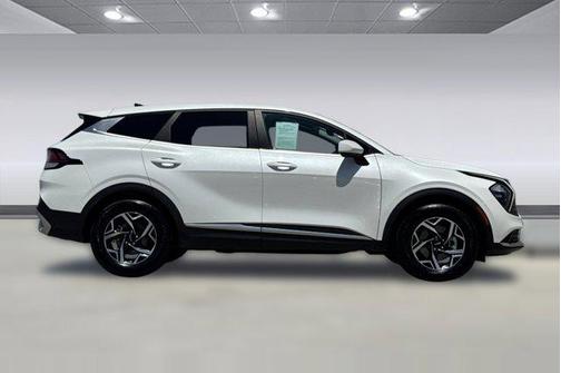 Snow White Pearl 2023 Kia Sportage LX