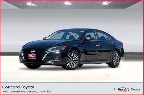 Super Black 2025 Nissan Altima SV FWD
