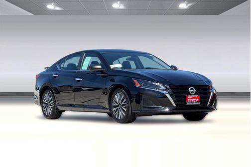 Super Black 2025 Nissan Altima SV FWD